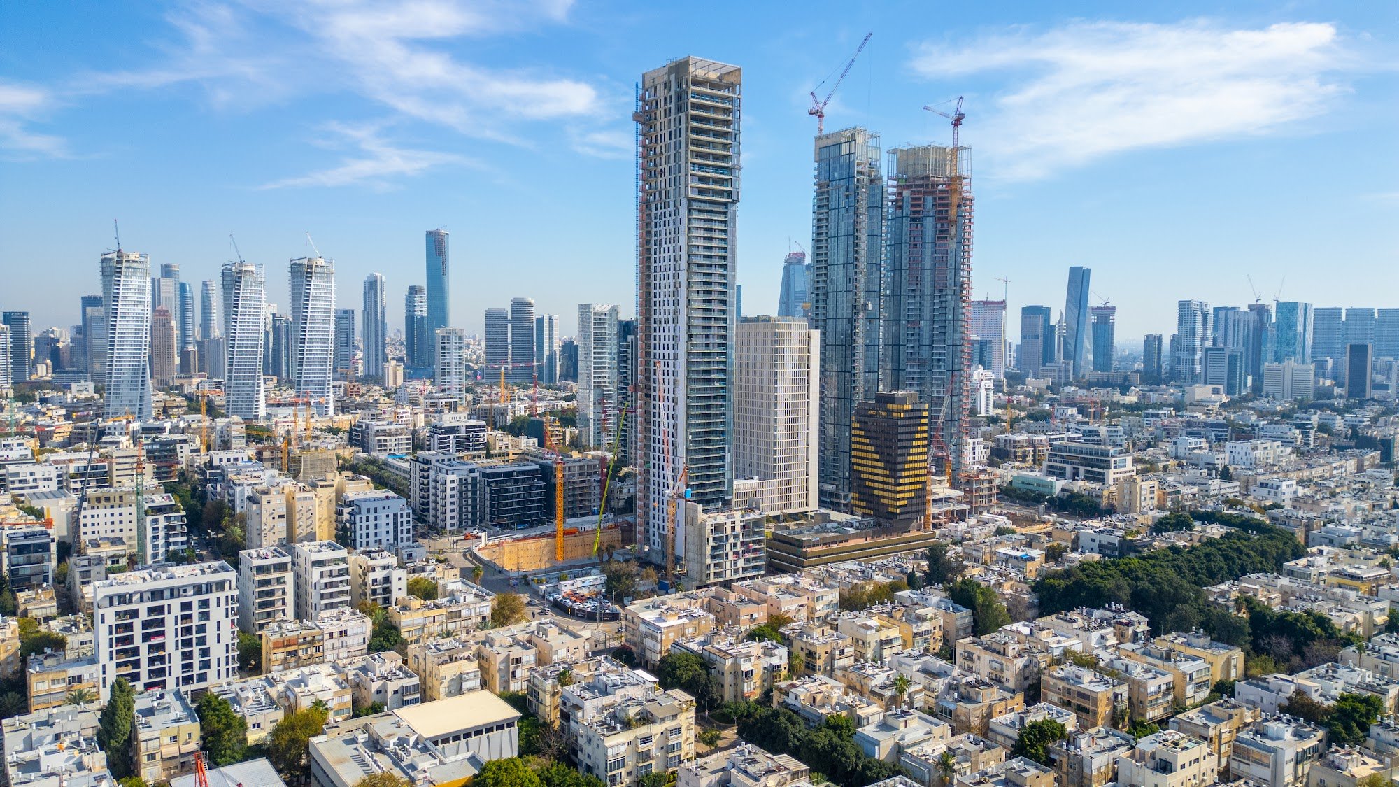 תמונה 33 מתוך 40 – למכירה במתחם בזל! דירת פאר 4 חד׳ 258 מ״ר במפלס אחד, קומה 10 עם נוף פנורמי לים, 2 חניות